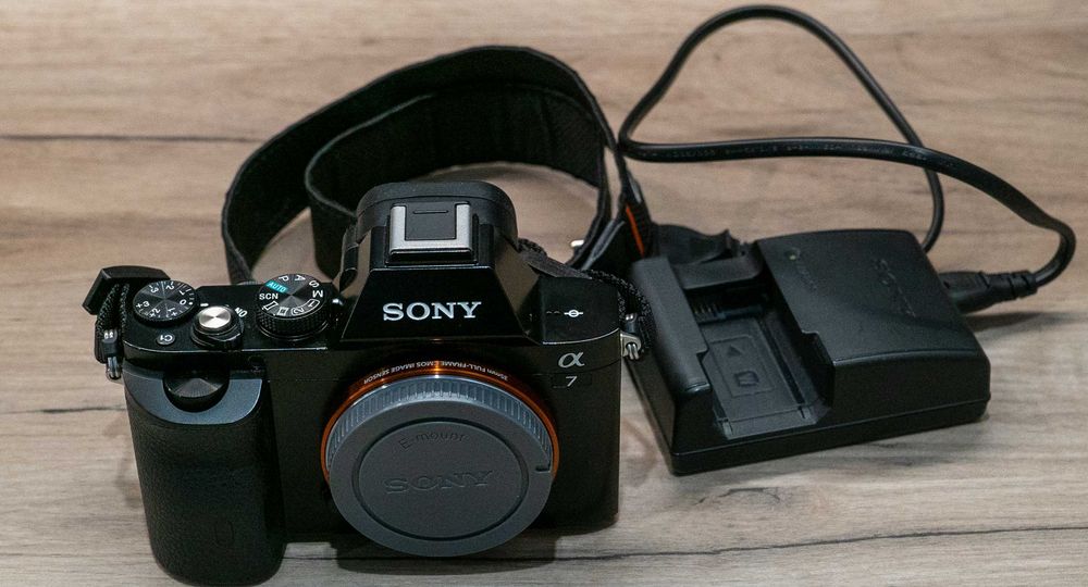 SONY A7 - body + dodatki, niski przebieg 16tys.