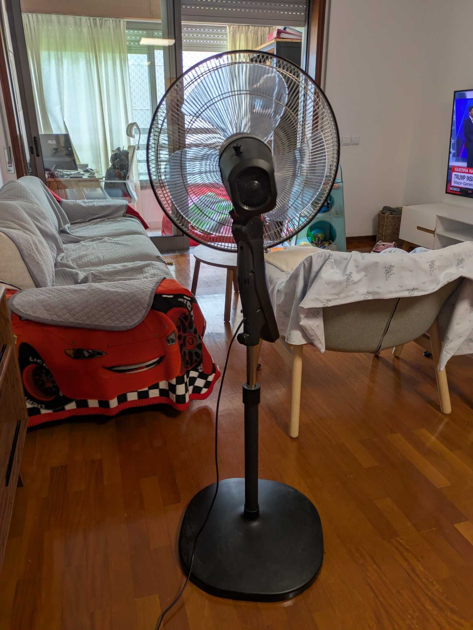 Ventoinha de Pé ROWENTA VU4210F0 3 velocidades - 60 W - Diâmetro 40 cm