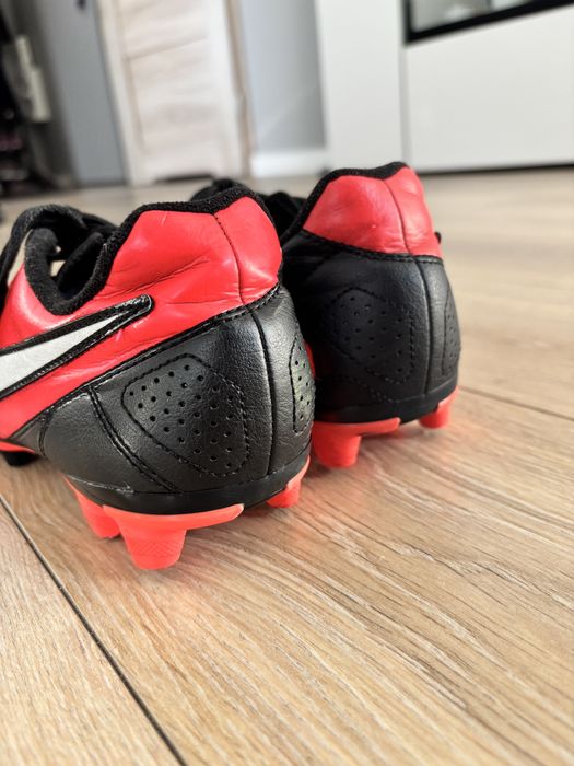 Buty pilkarskie korki NiKE - rozm UK 6