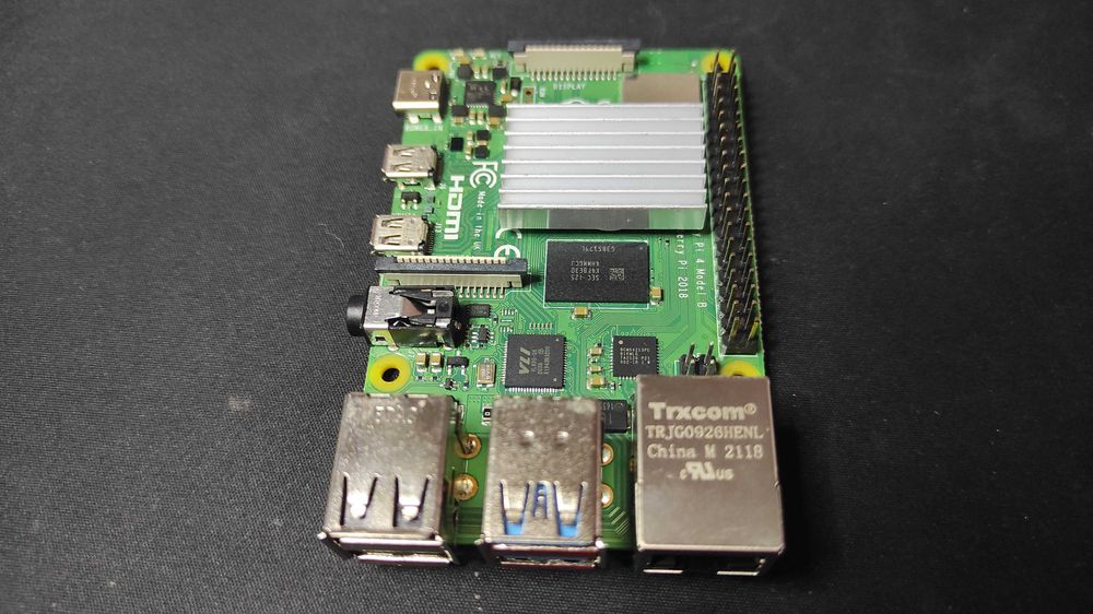 Raspberry pi 4 Model B 4Gb ++