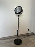Czarna lampa stojąca 125 cm