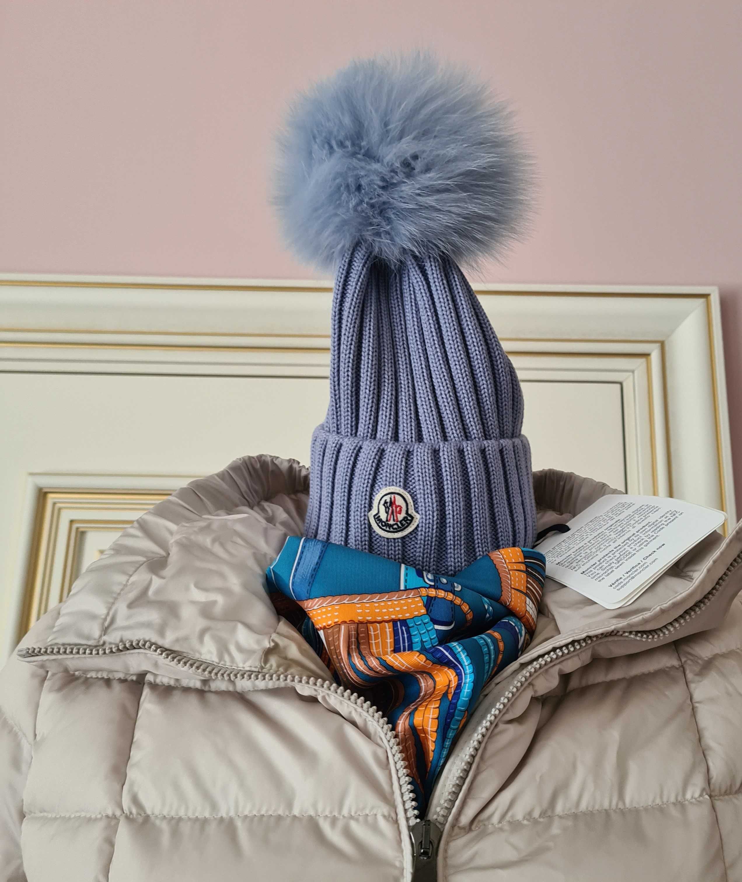 Nowa czapka "MONCLER" z pomponem z lisa