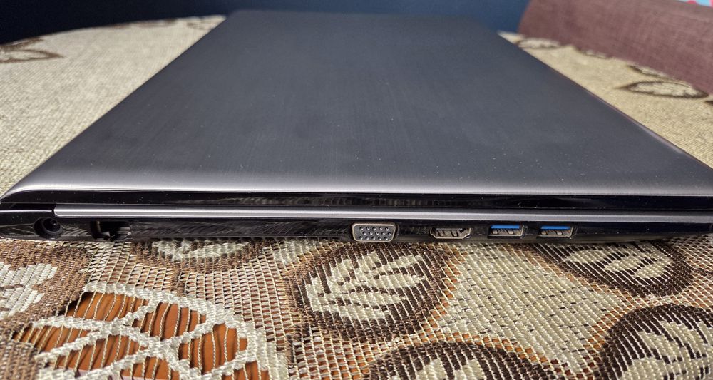Laptop Samsung 17" NP350E7C i3 250GB SSD Windows