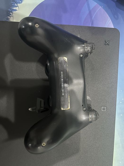 Продам Playstation 4 slim 500gb в хорошем состоянии + джойстик