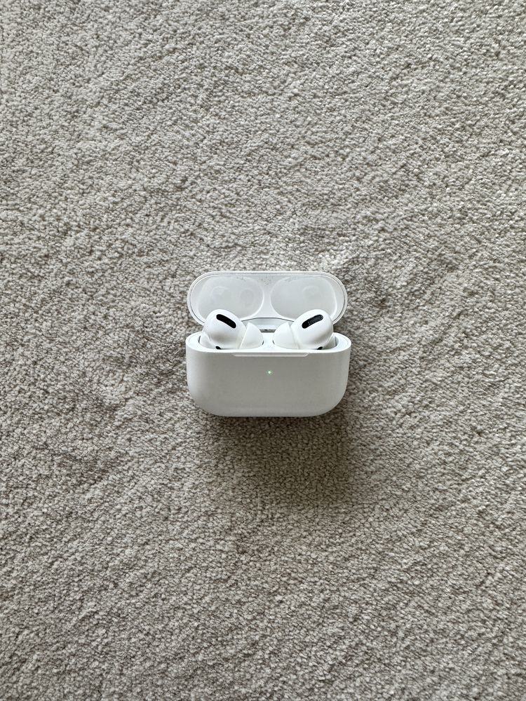 AirPods Pro Apple