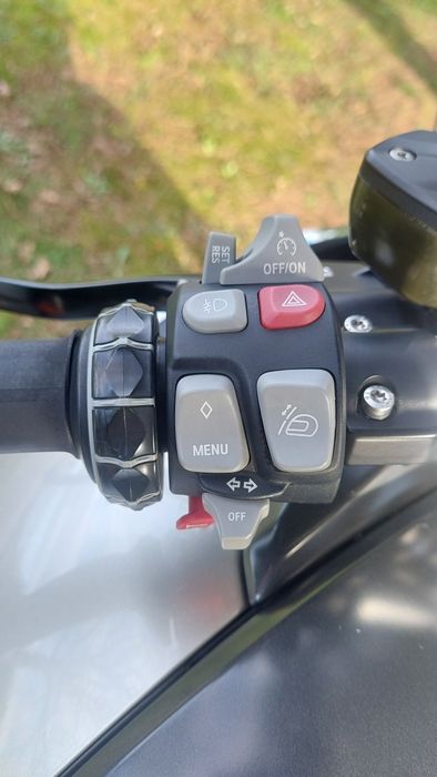 BMW k1600 GTL completamente nova!!
Conforto potencial e segurança em u