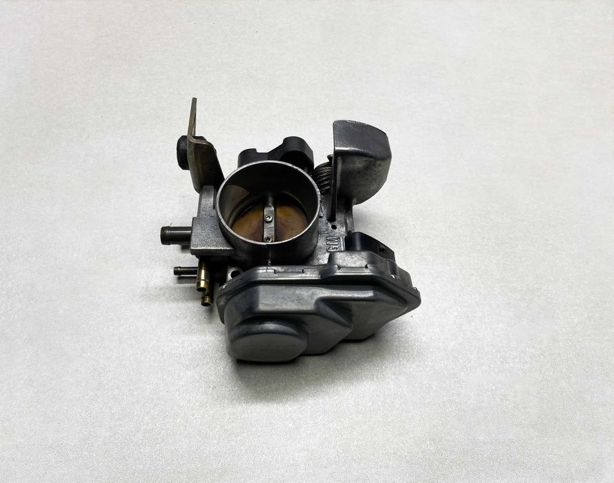 Дросельна заслонка Opel Astra G. Vectra B. Zafira A - 1.8