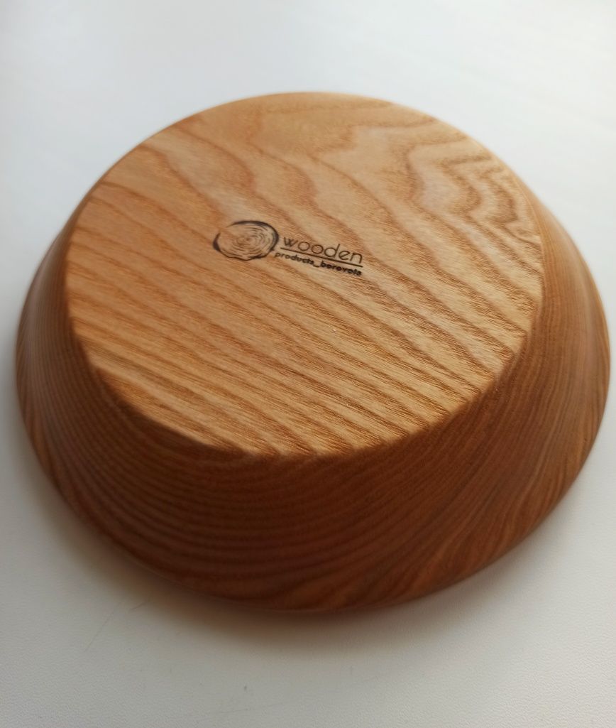 Гарна дерев'яна миска еко декор з суцільної деревини тренд трендова