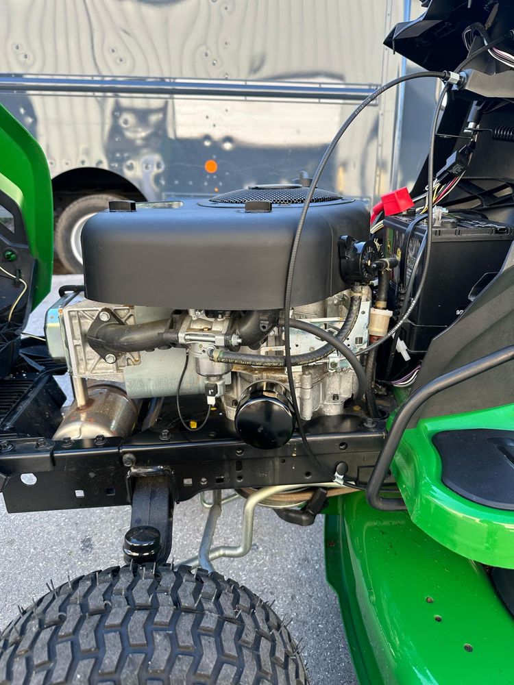 Nowy traktorek kosiarka John Deere S100