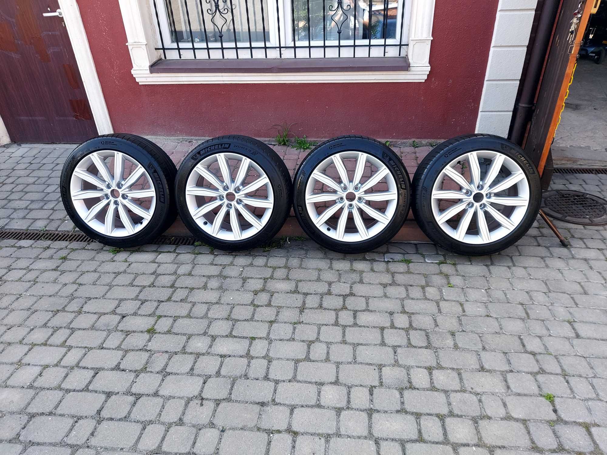 Komlet 4 kół w bardzo dobrym stanie polecam