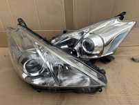 Lampa przednia Toyota prius plus