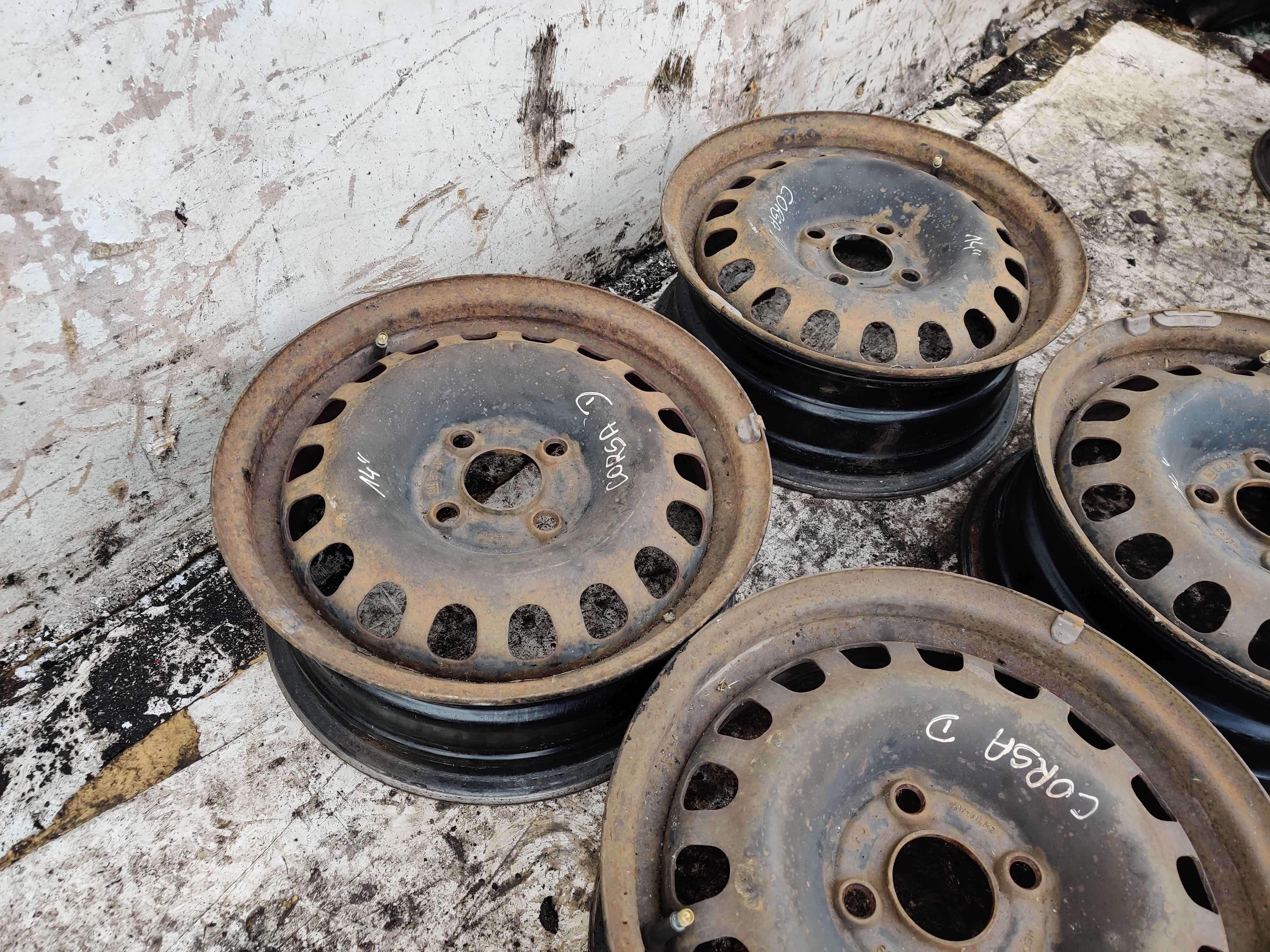 Felgi Stalowe Stalówki Felga  4x100 5 1/2Jx14 ET39 Opel Corsa D