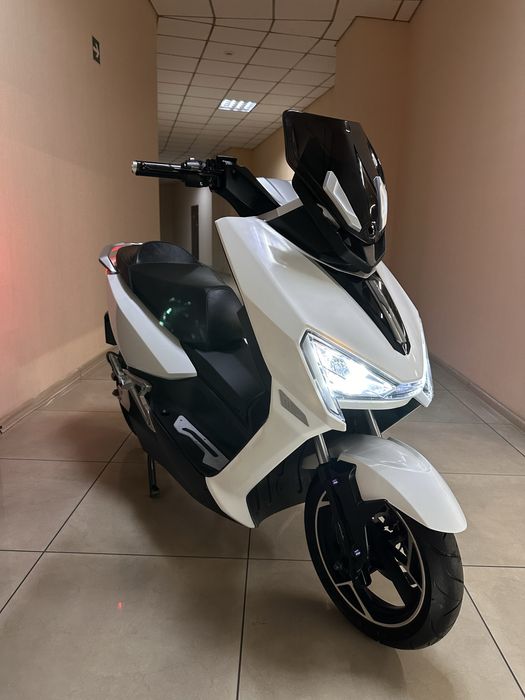 Aima Tiger 2000W-12 колеса электроскутер, мопед