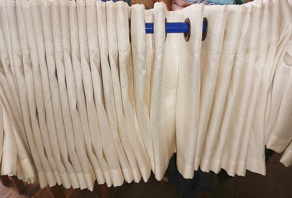 Długi szal podsufitowy 13,80 M .