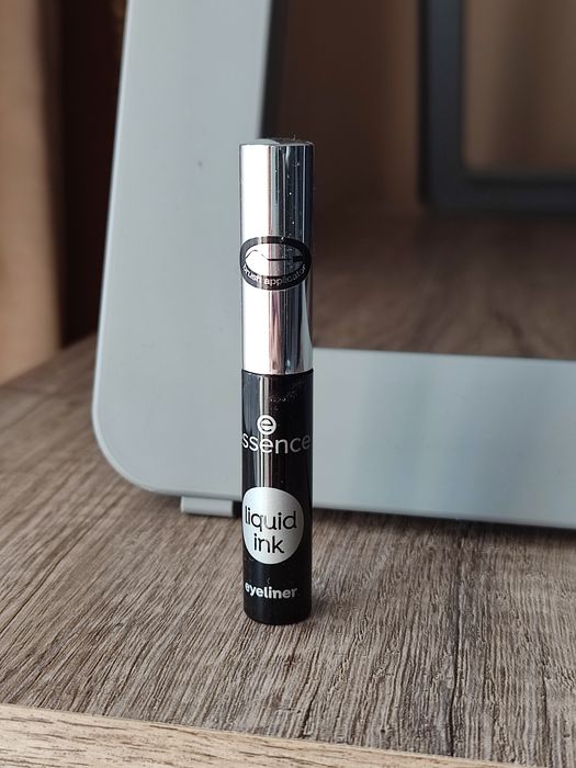 Essence eyeliner