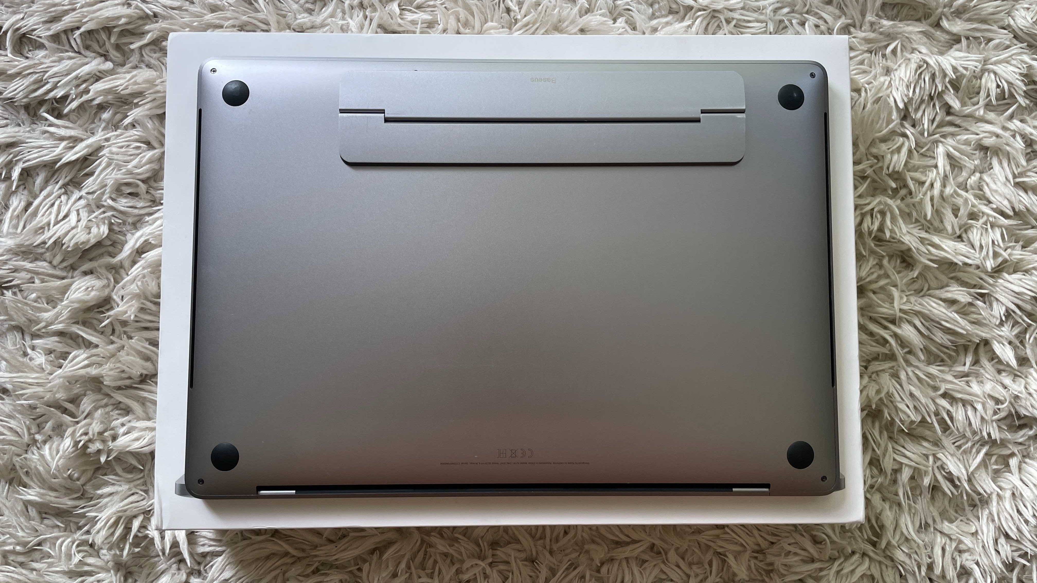 MacBook Pro 16" i7 2.6GHz, Radeon 4GB, SSD 512GB, 16GB RAM jak nowy