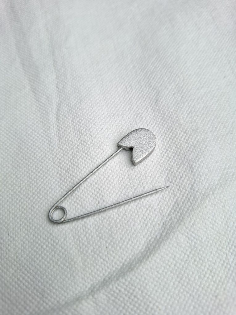 30 alfinetes de dama prateados