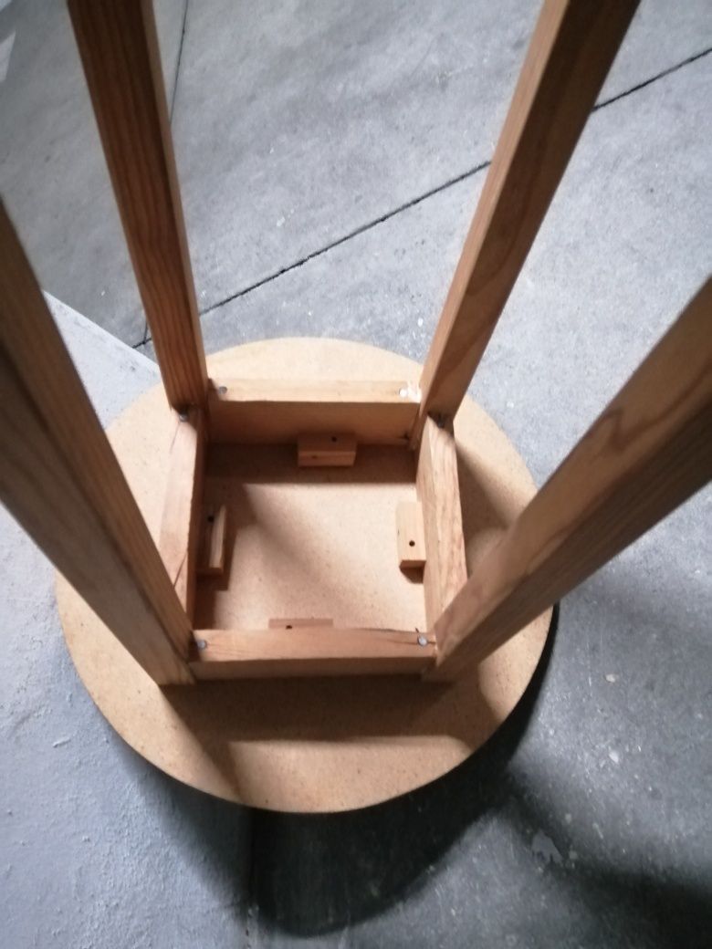 Mesa de camilha pequena