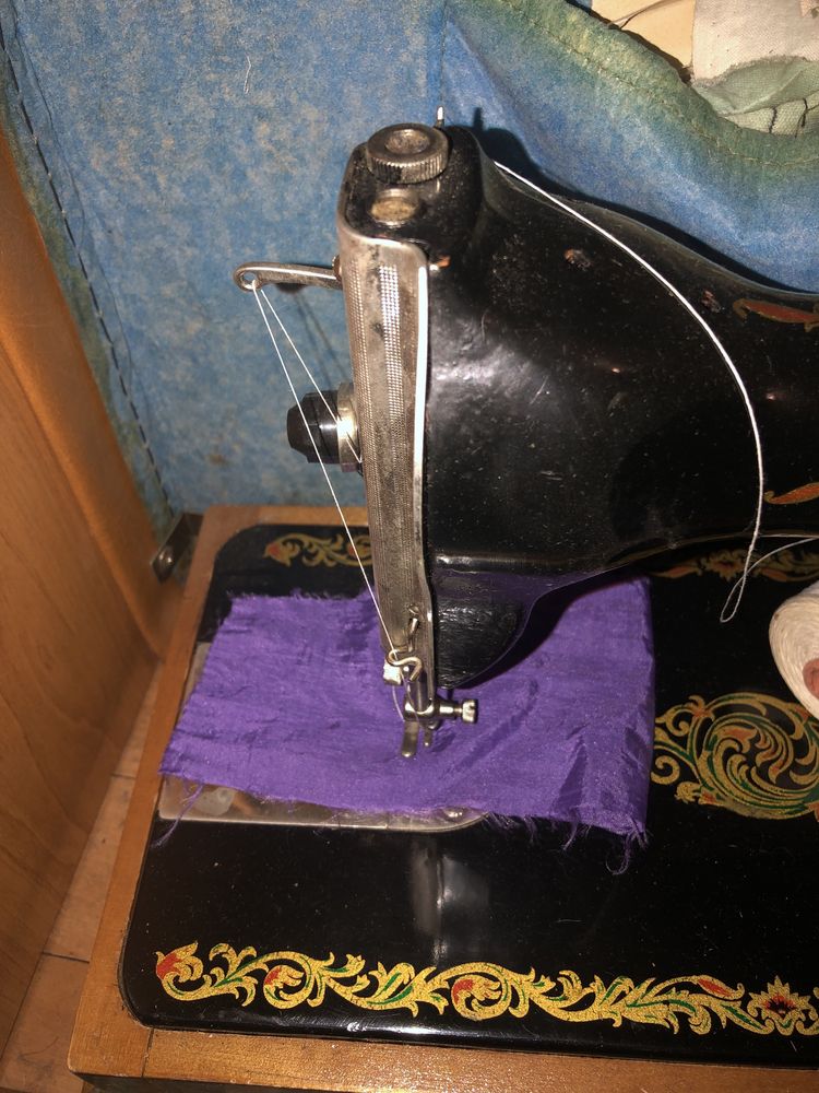 Ручна швейна машинка Зингер