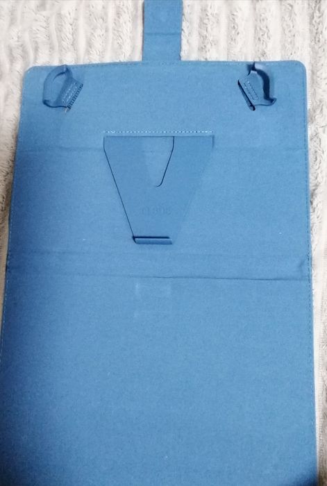 Продам универсальный чехол для планшета. Новый