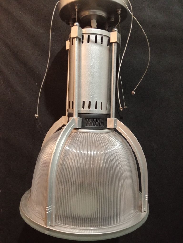 Lampa Lamp&Licht do wysokich pomieszczeń
