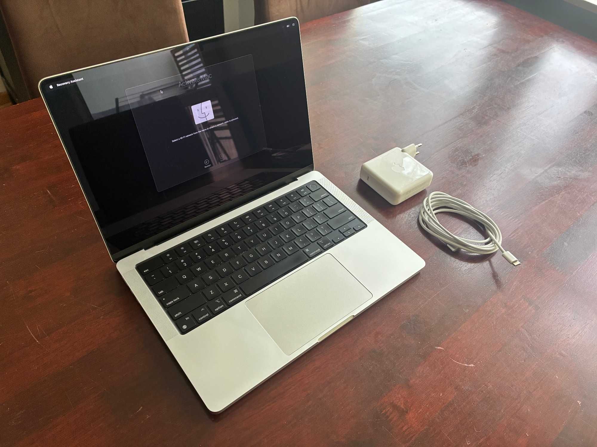 MacBook Pro M1 Pro srebrny, ekran 14', 32GB RAM, 512GB SSD