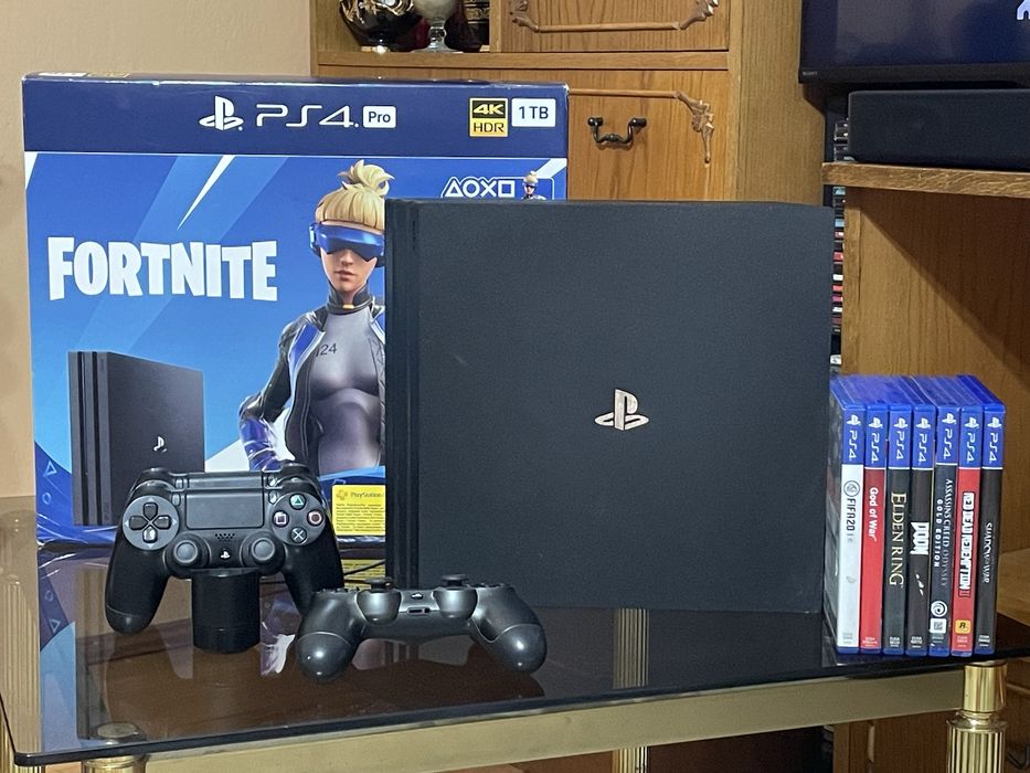 Ps 4 pro kompletny zestaw stacja, 3 pady, 7 gier