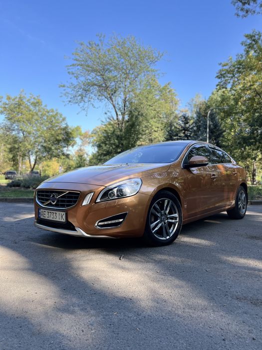 Volvo S60 || D5 AWD AT