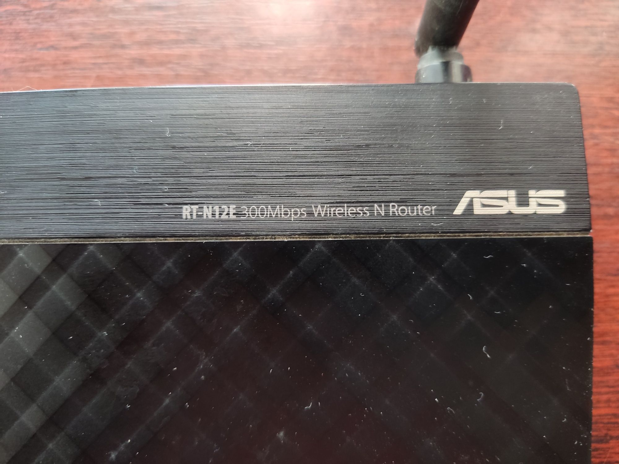 WiFi роутер ASUS RT-N12E