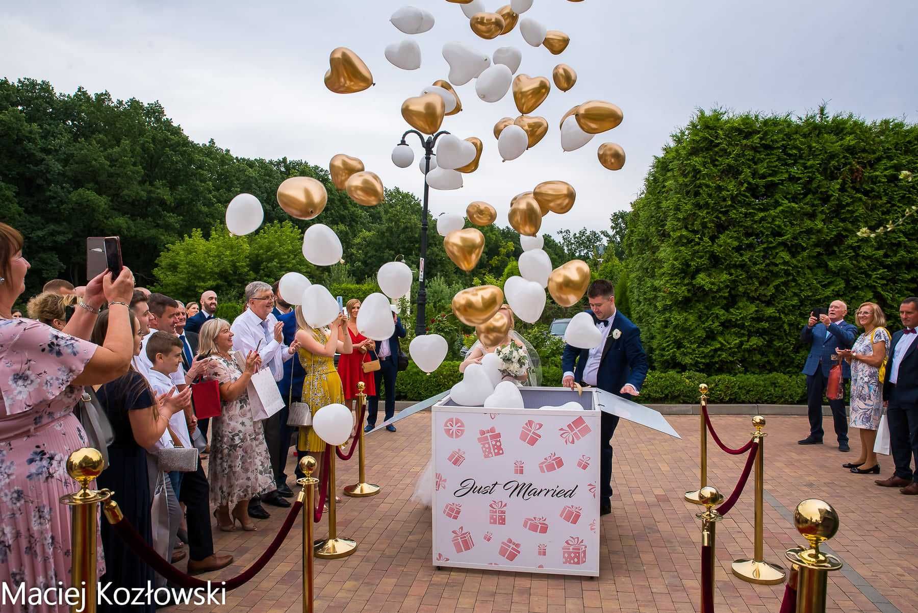 Prezent balonowy na wyjście z kościoła Przywitanie przed salą