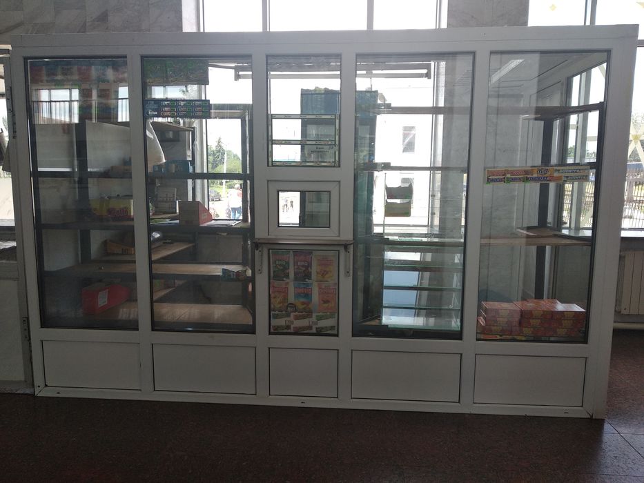 Вітрина, кіоск, двері металопластикові