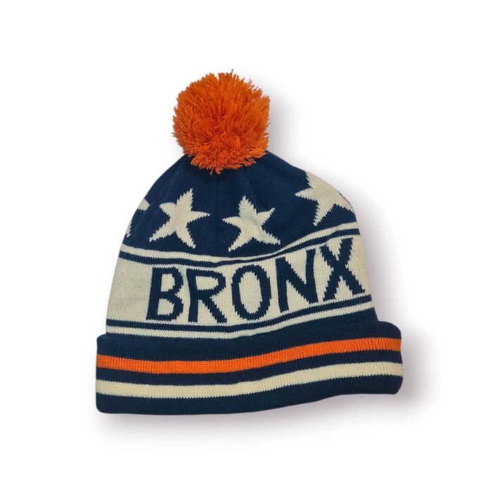 Gorro Malha “BRONX” – Azul Marinho com Pompom Laranja