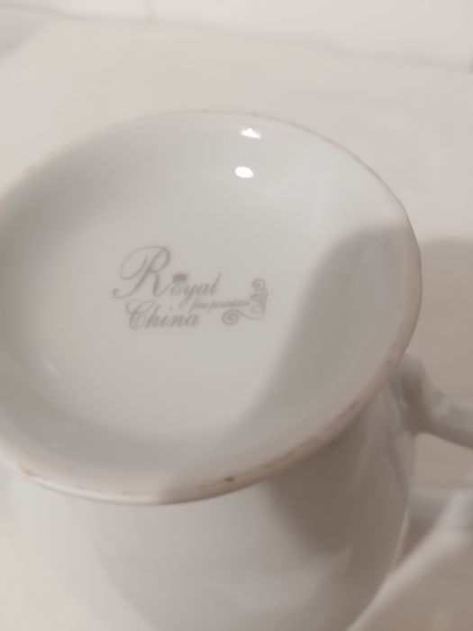 Bule branco com Dourado da Royal Fine Porcelaine China
