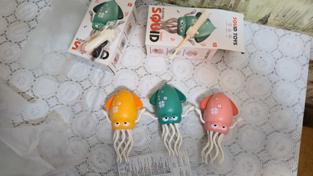 Танцюючий восьминіг кальмар краб Squid Toys музична іграшка від 3років