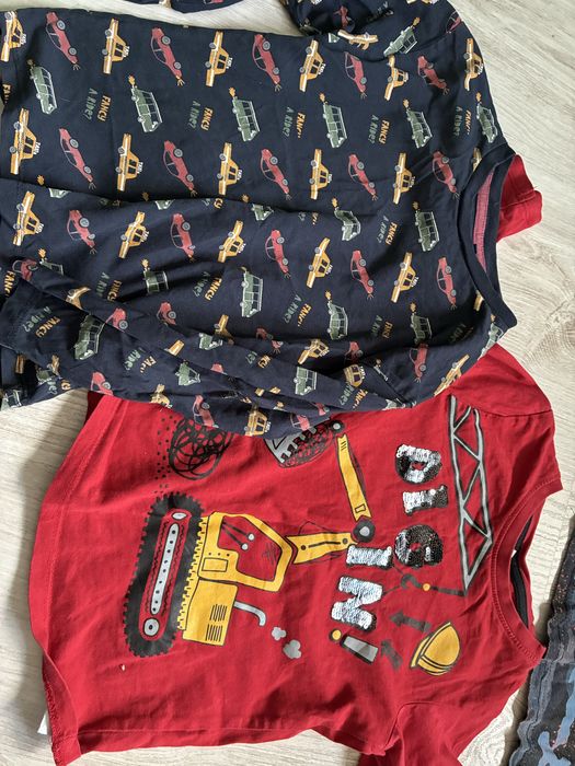 Paka ubrań i bluz na 104