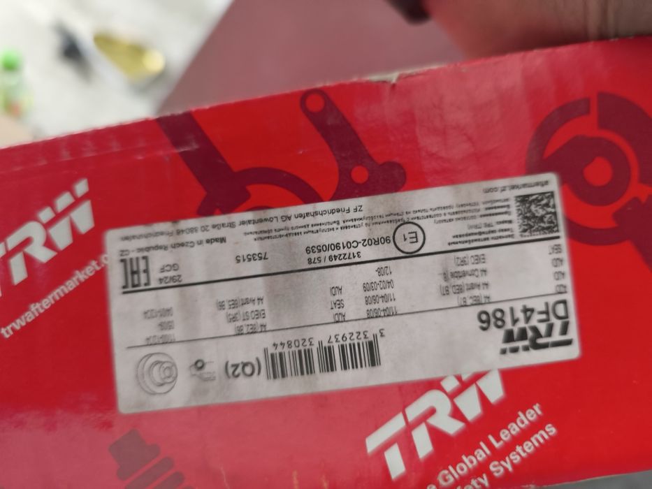 Zestaw TRW: tarcza DF4186 + klocki GDB1330 (Audi, VAG) – nowy komplet