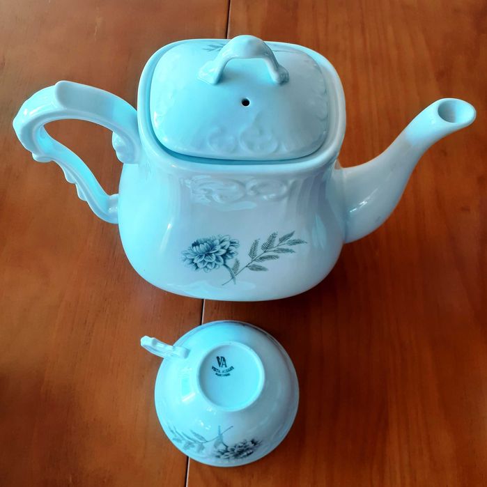 Serviço de Chá Vista Alegre. 24 Peças.