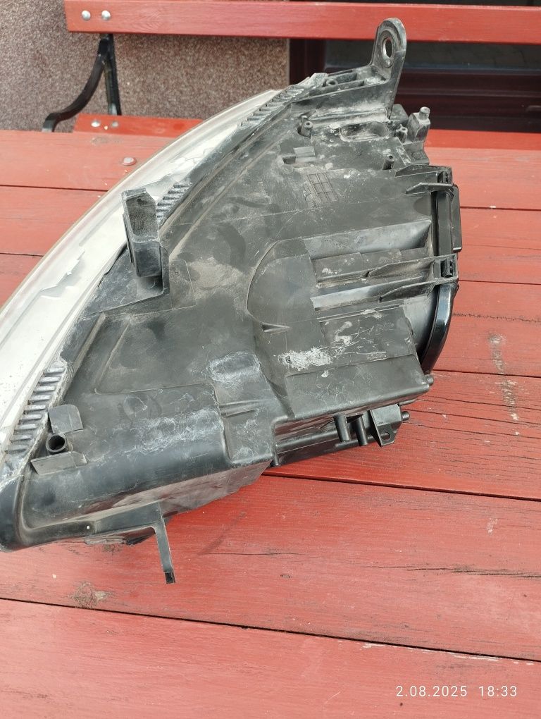 Lampy oryginalne HELLA przód Audi A6 C6