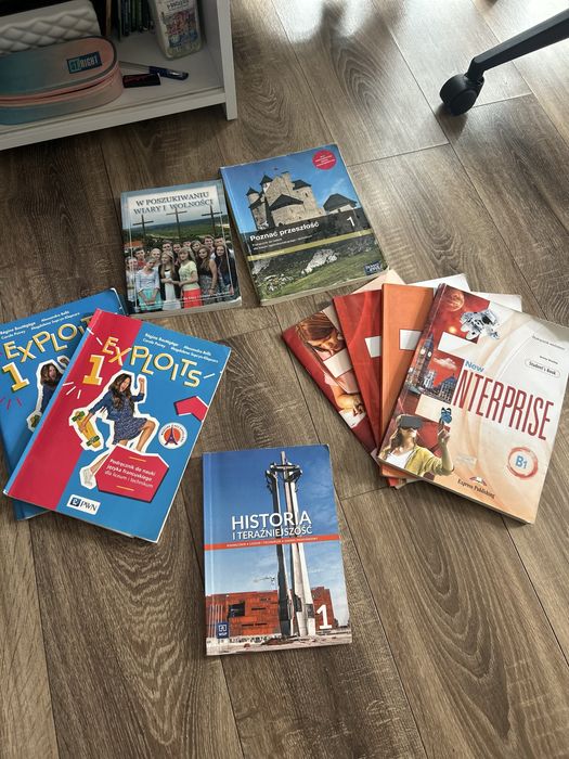 1 liceum/technikum podrecznik(francuski,ang,historia,hit,religia