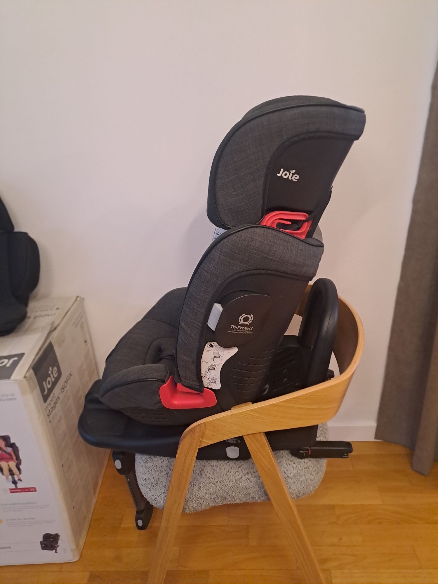 Fotelik samochodowy Joie Stages  0-25 kg. z bazą isofix