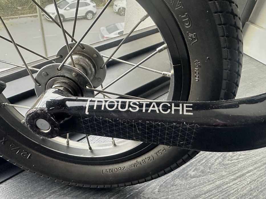 Moustache bicicleta de equilíbrio