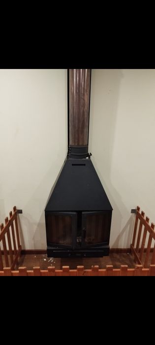 Lareira de parede a lenha