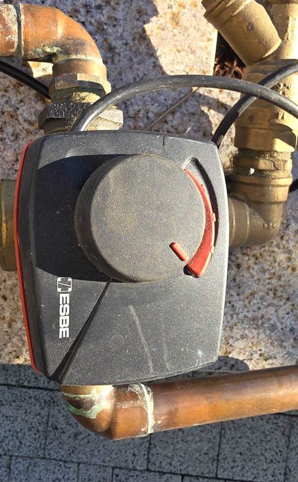 Zawór 4-drożny ESBE z siłownikiem ARA661 - 1546