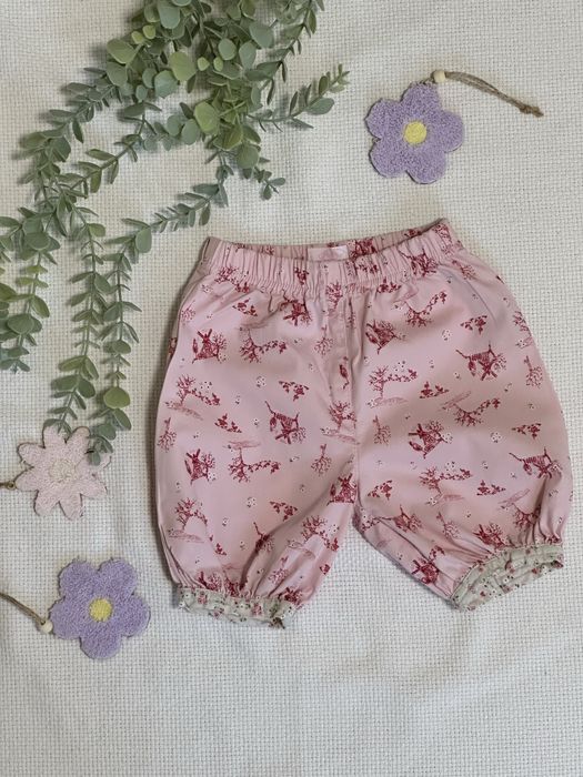 Stylowe krotkie spodenki dla dziewczynki idealne na lato wzorzyste