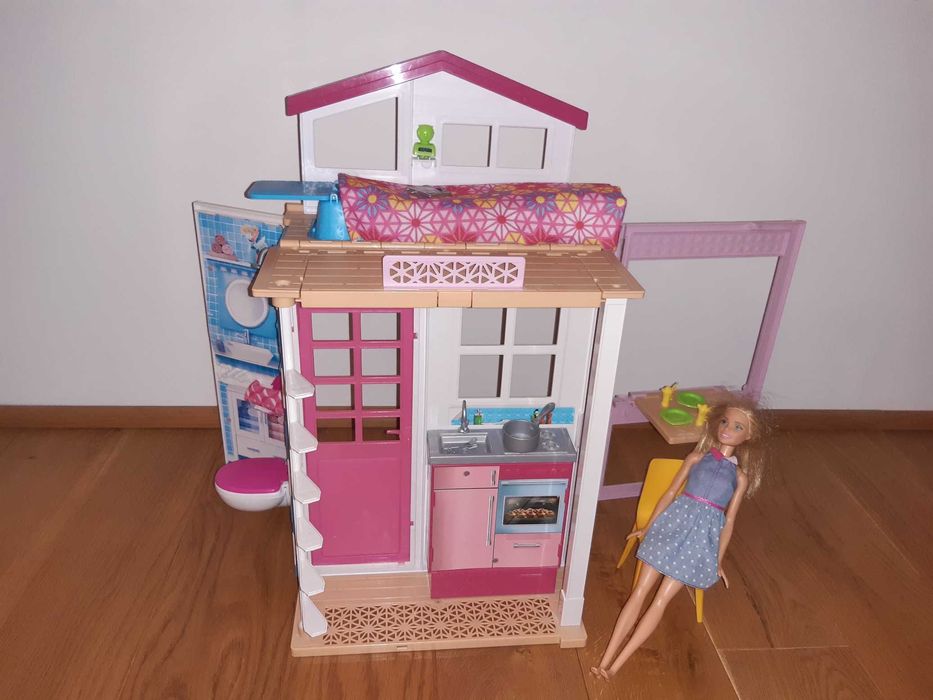 Barbie Domek DVV47 z Lalką 2-piętrowy Dom SPA Łazienka Kuchnia Mattel