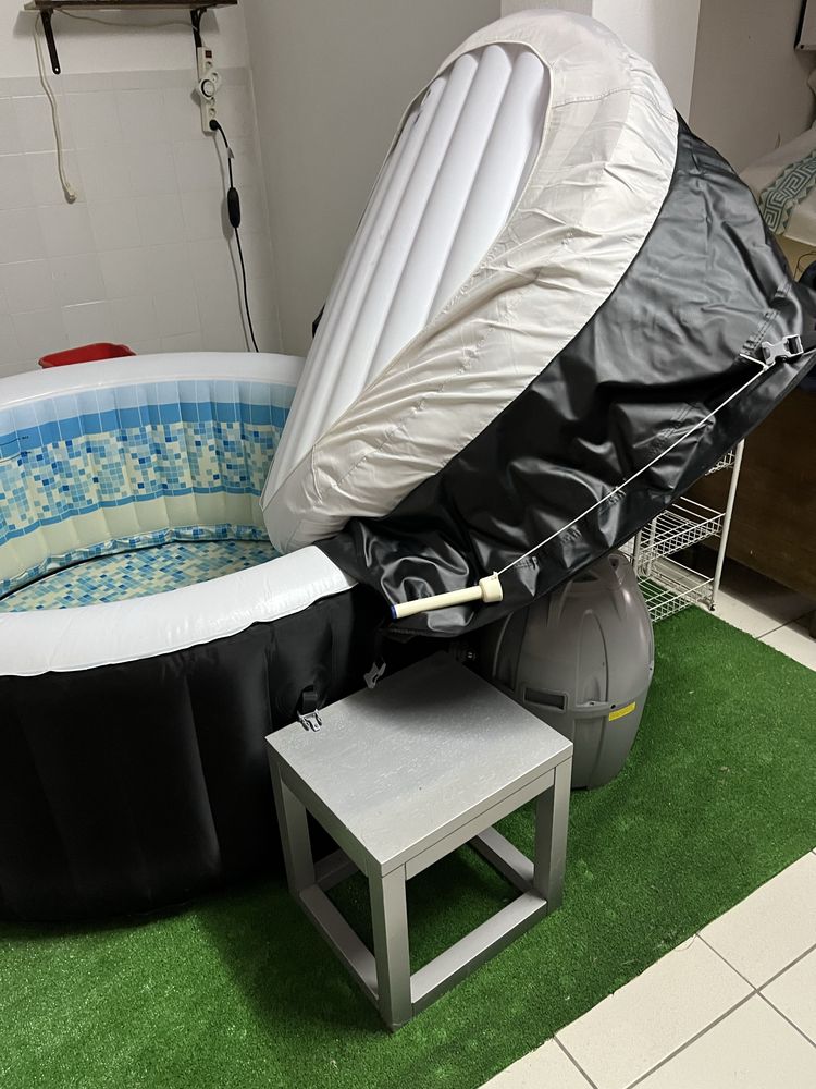 Jacuzi movel com 2 m diametro e 0,80 m de alto para 8 pessoas
