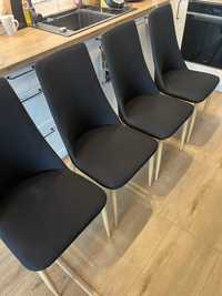 Krzesła tapicerowane w kolorze czarnym