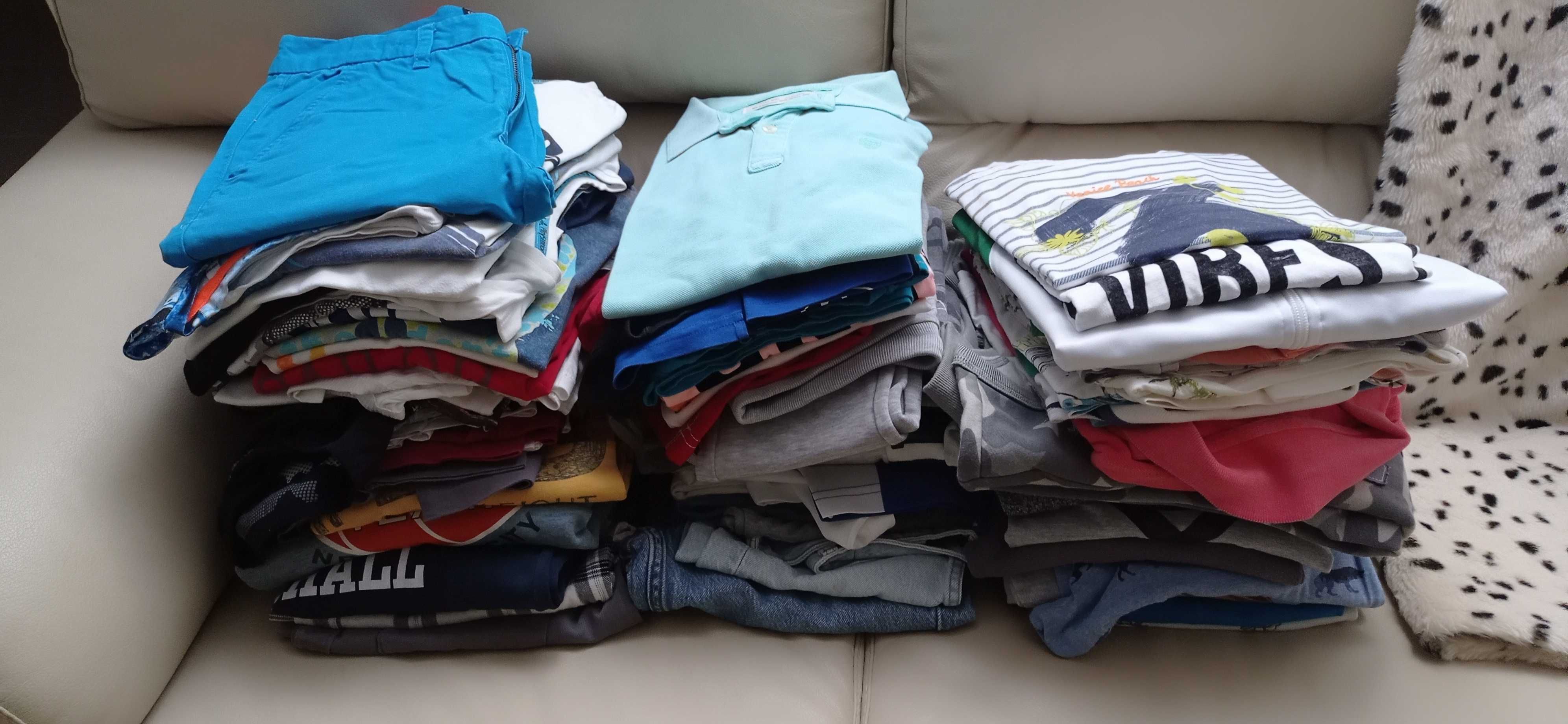 Lote +- 50 peças de roupa de rapaz