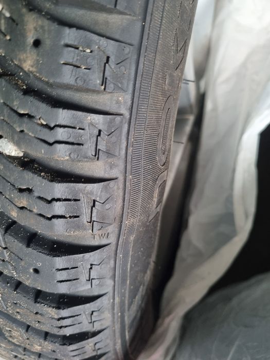 Зимові Nokian hakapelitta 205 55 R17 - 2000грн за всі