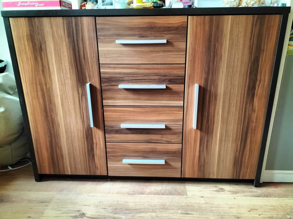 Komoda brązowa z szufladami
